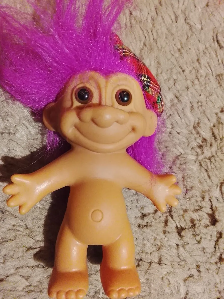 4 Vintage Russ Troll Dolls with Clothes - Image 4