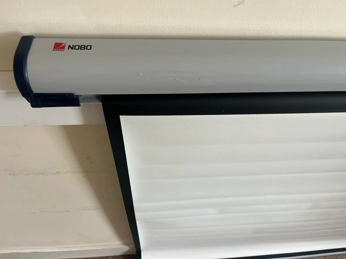Nobo Electric Motorised Projector Screen - Image 2