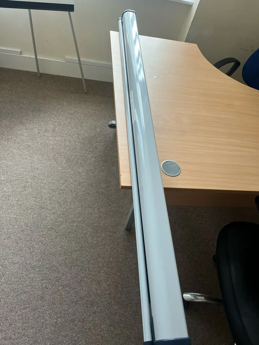 Nobo Electric Motorised Projector Screen - Image 4