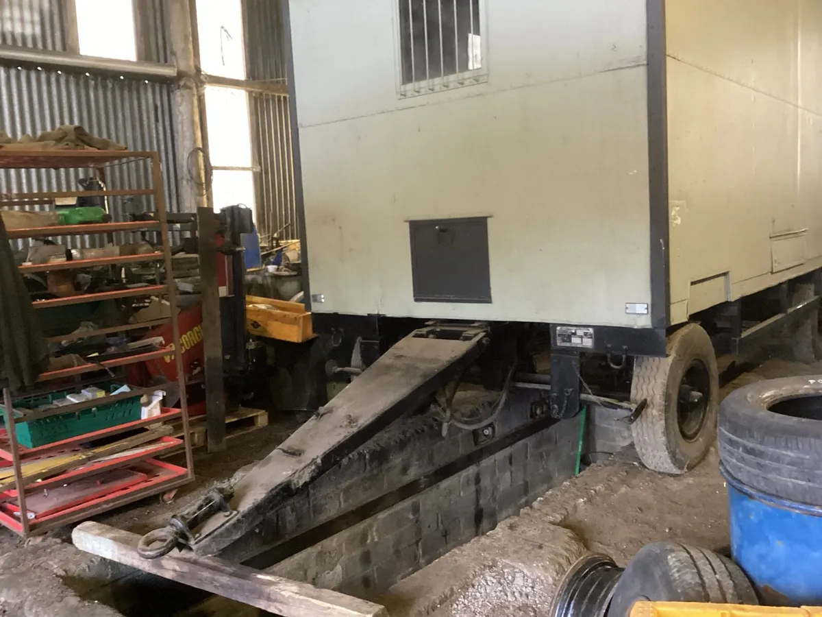 Mobile office trailer - Image 1