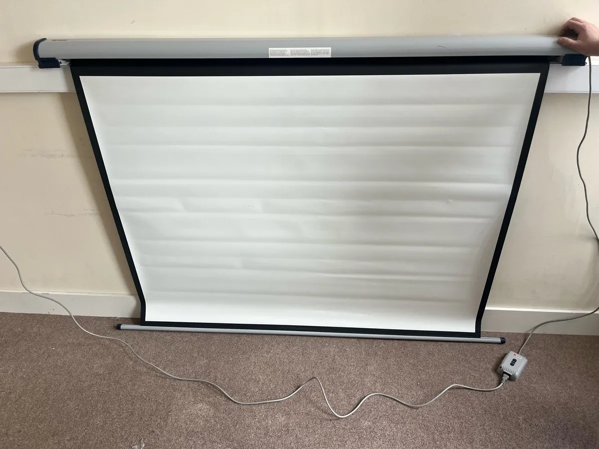 Nobo Electric Motorised Projector Screen - Image 1