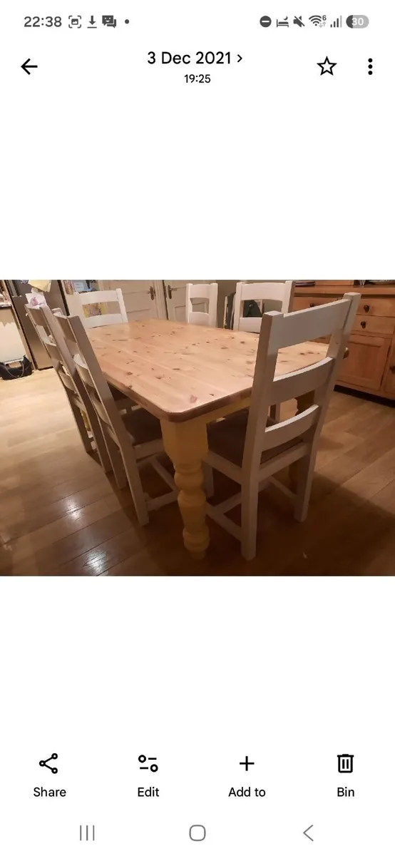 Solid table and chairs - Image 3
