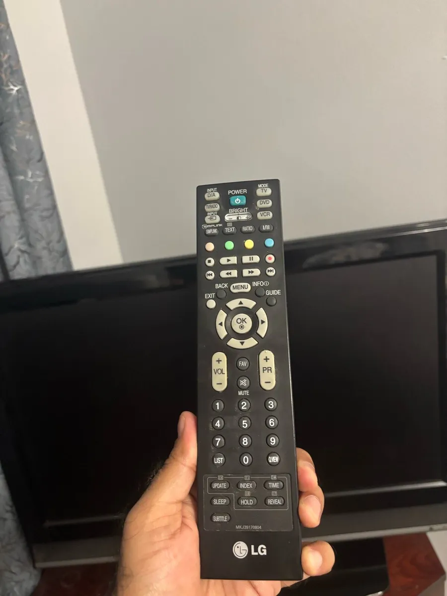 LG TV - REMOTE & HDMI CABLE INCLUDED - Image 2
