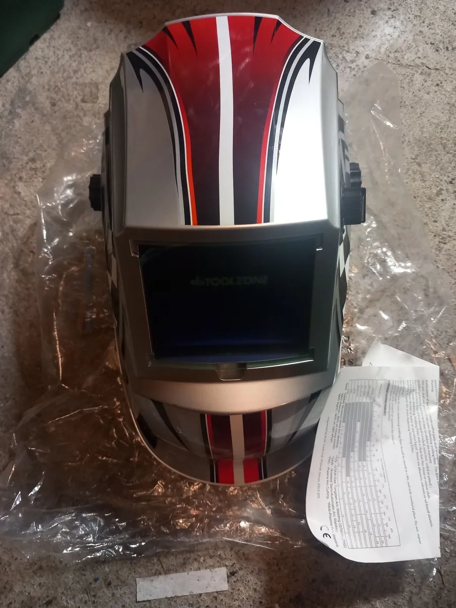 Welding helmet new - Image 1