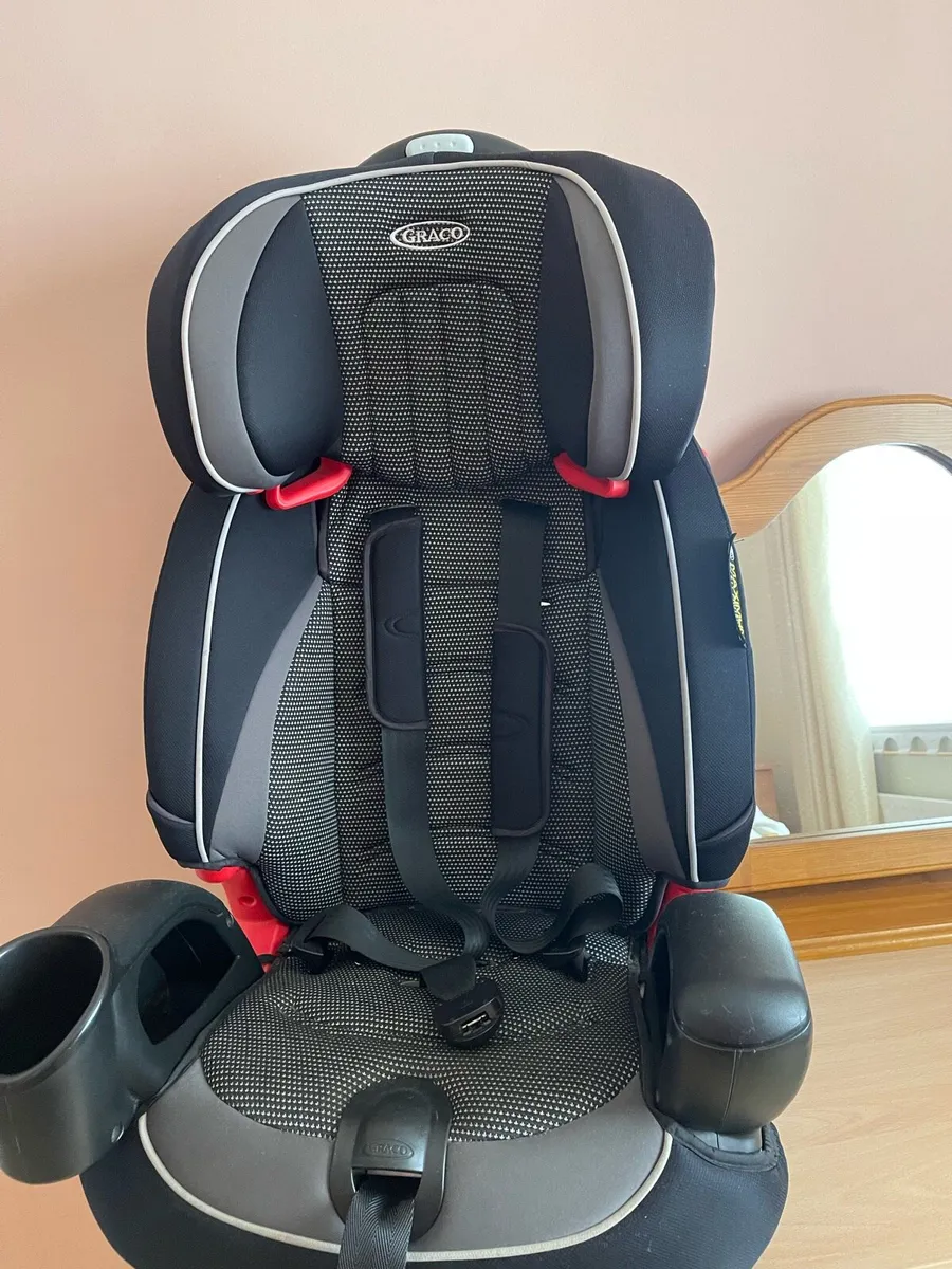 Child’s Car Seat - Image 1