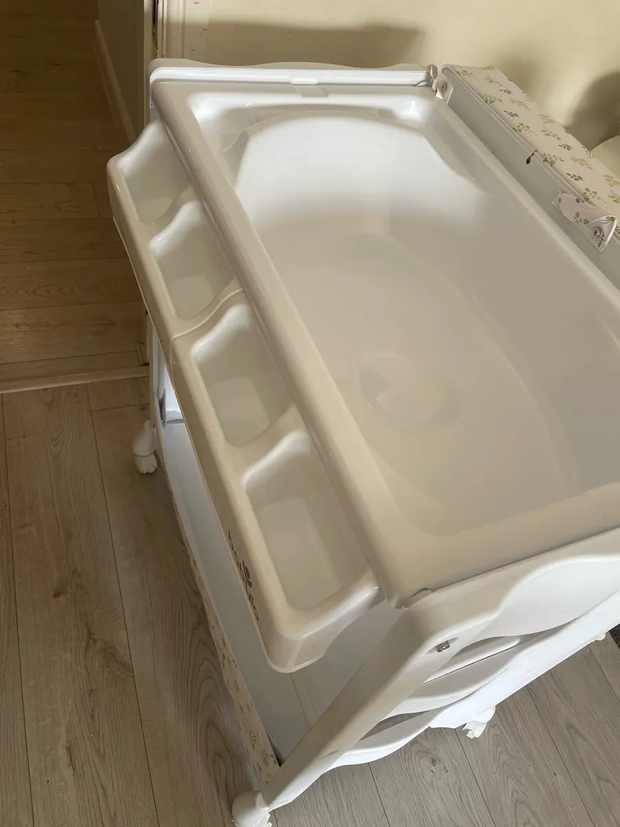 Babylo Changing Table - Image 2