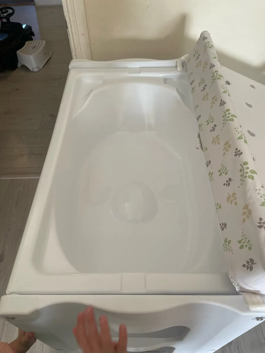 Babylo Changing Table - Image 3