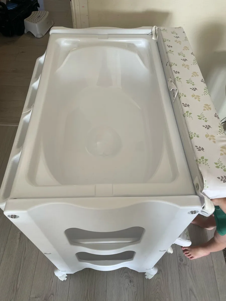 Babylo Changing Table - Image 4