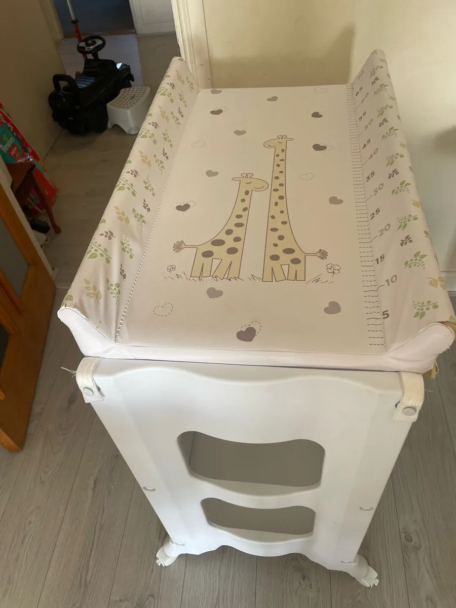 Babylo Changing Table - Image 1