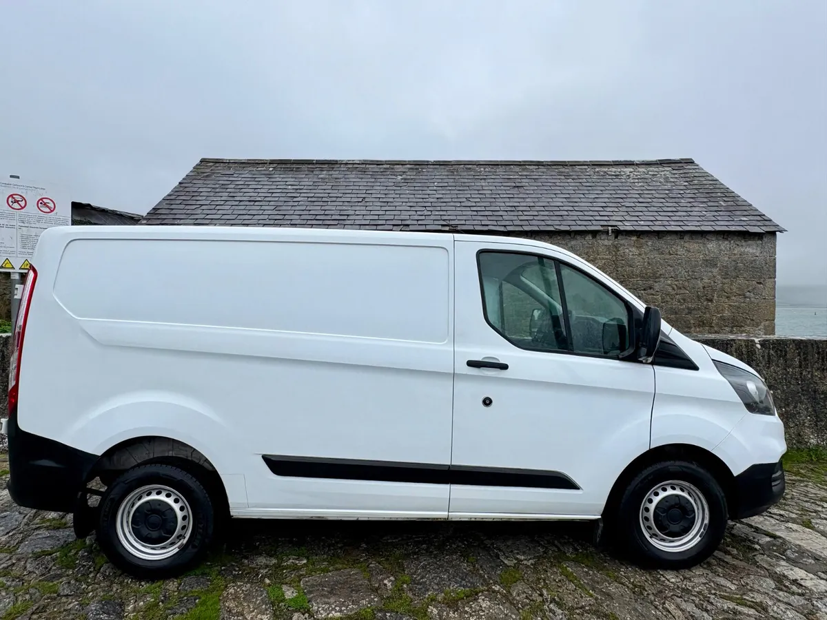 2023 Ford Transit Custom - Image 3