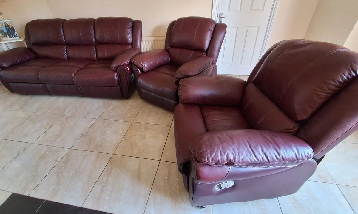 Suite of furniture - Image 2