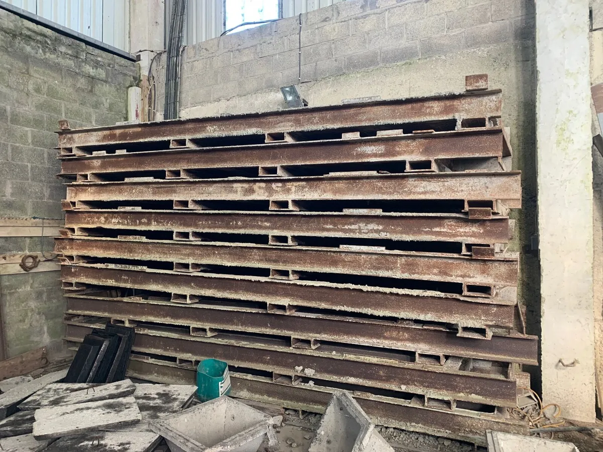 Cattle slat moulds - Image 1