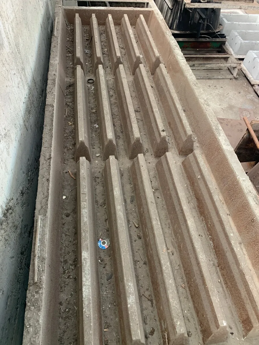 Cattle slat moulds - Image 2