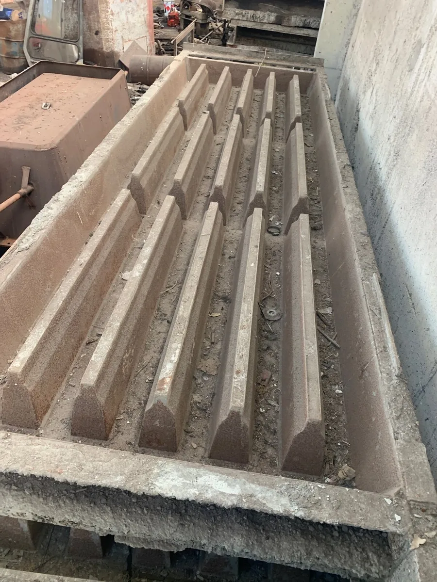 Cattle slat moulds - Image 3