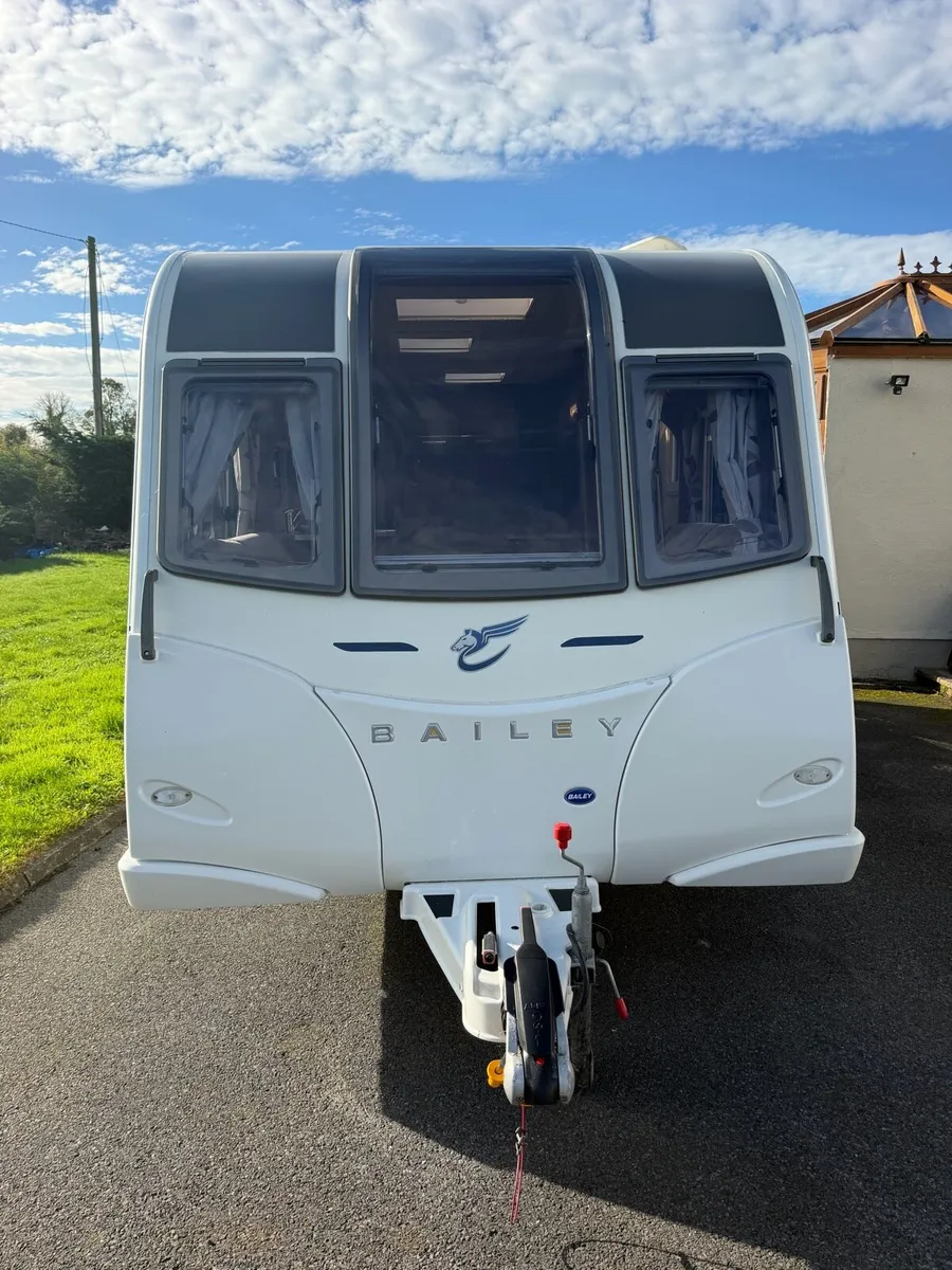 2017 Bailey Modena fixed bed - Image 3