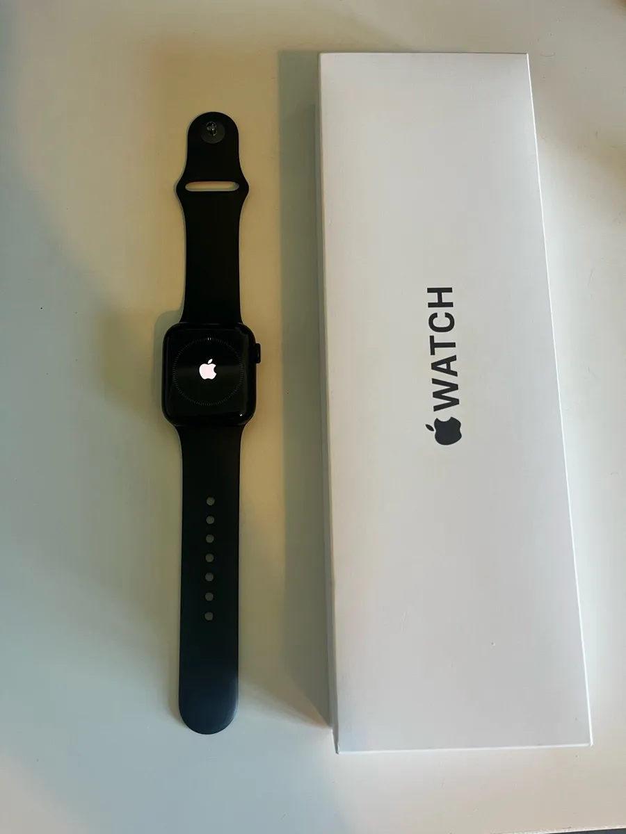 Apple Watch SE (2022 2nd Gen) - Image 1