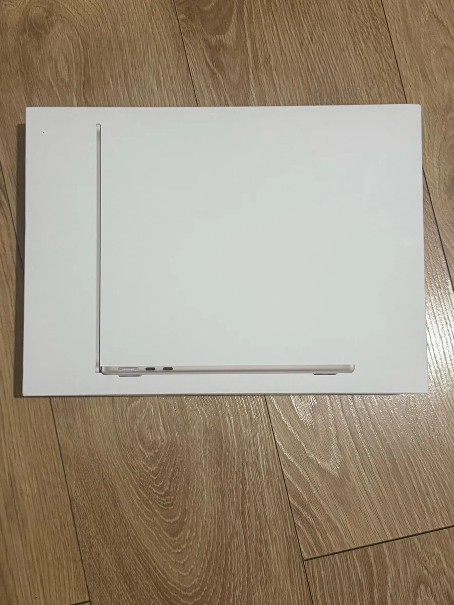 MacBook M5 13” 16GB 512GB (negotiable) - Image 1