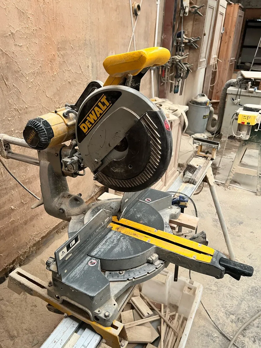 De Walt chop saw - Image 1