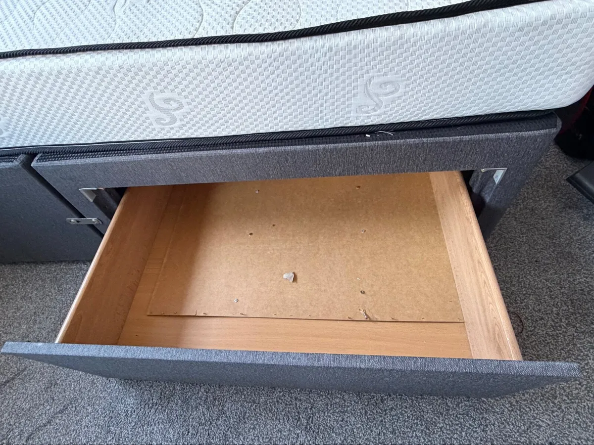 Small Double 4ft Divan bed and mattress - Image 4