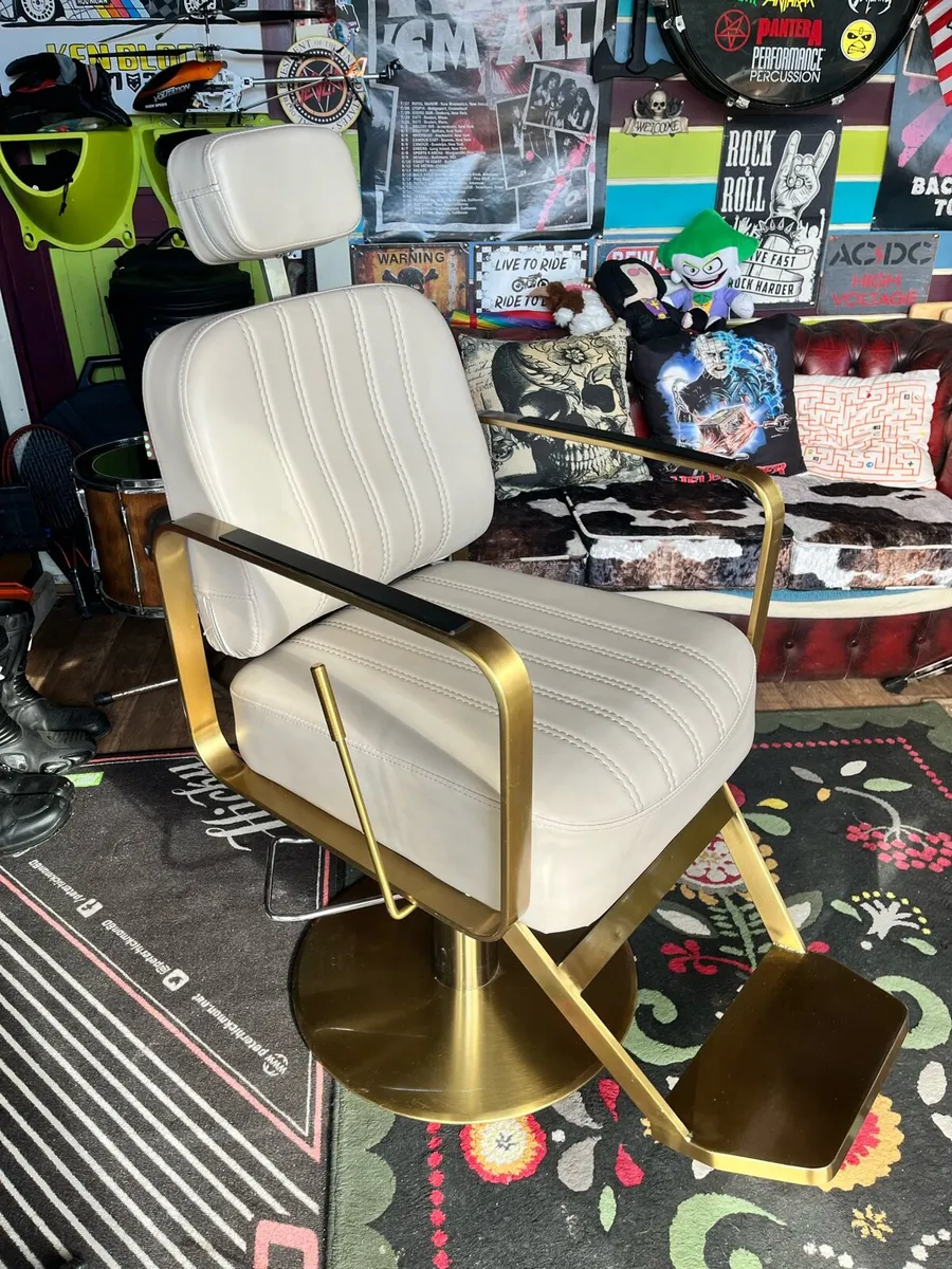 Barber chair - Image 1