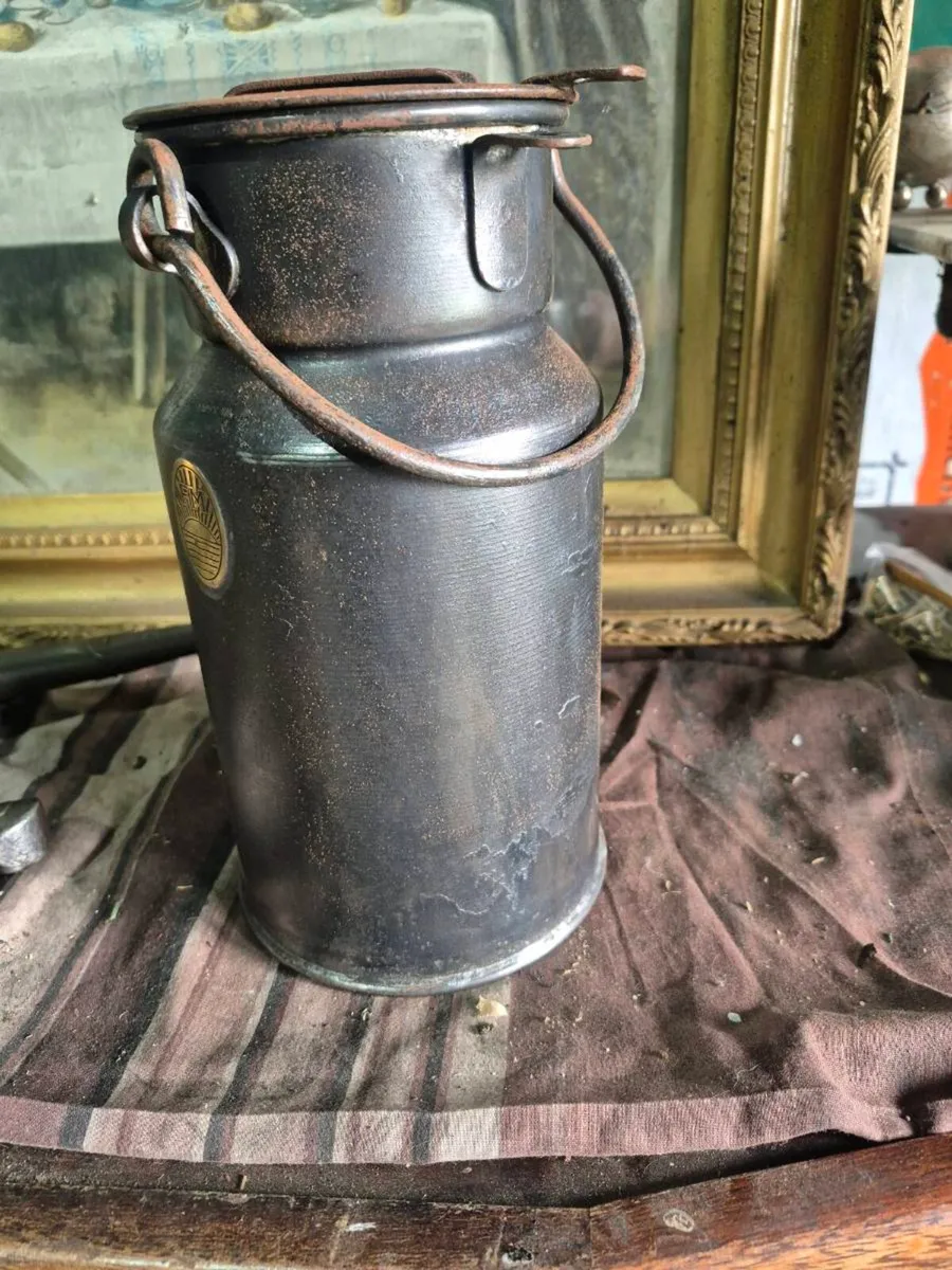 Antique 4pt milk churn. - Image 1