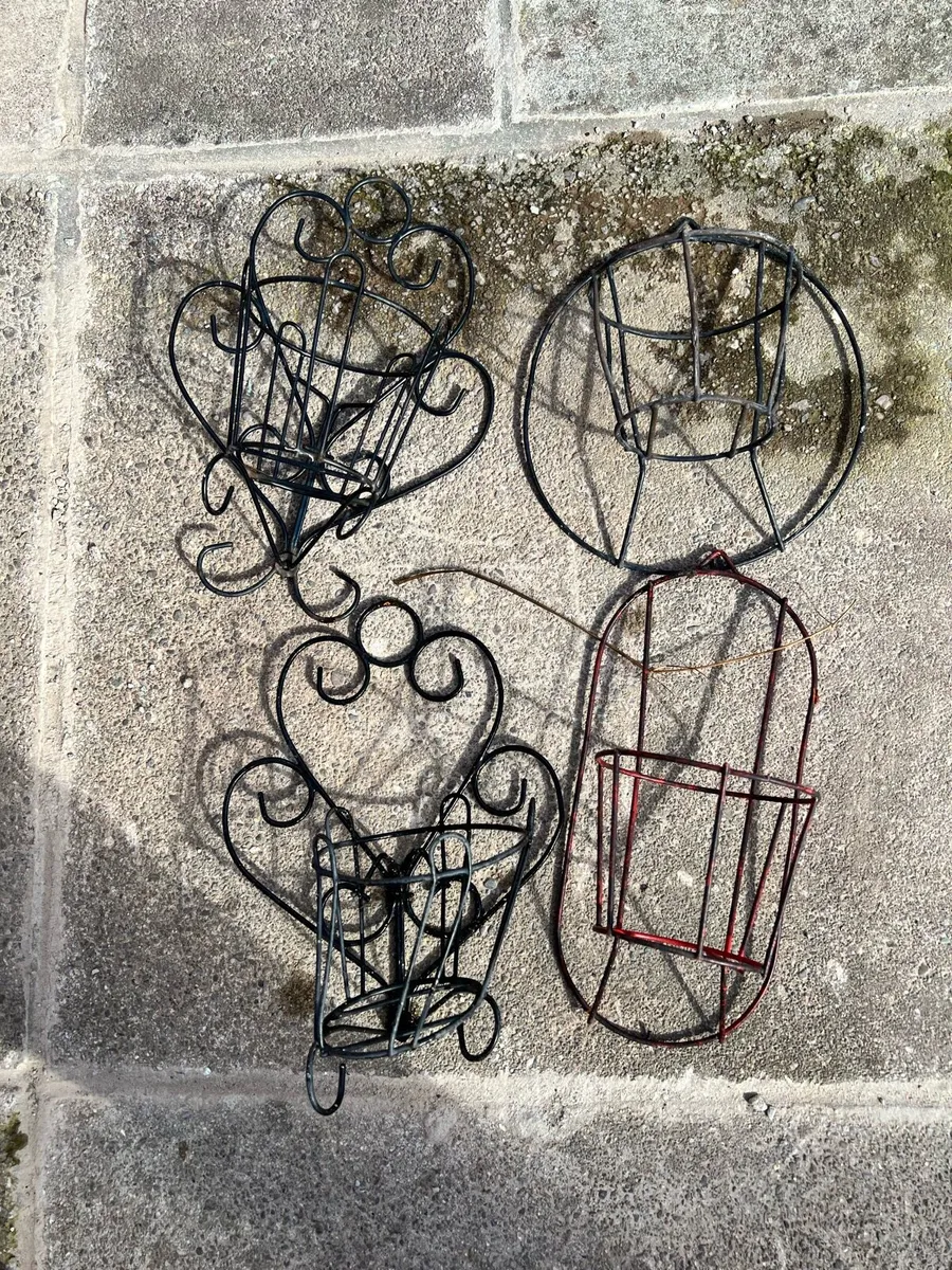Garden ornament plant pot holders. - Image 4