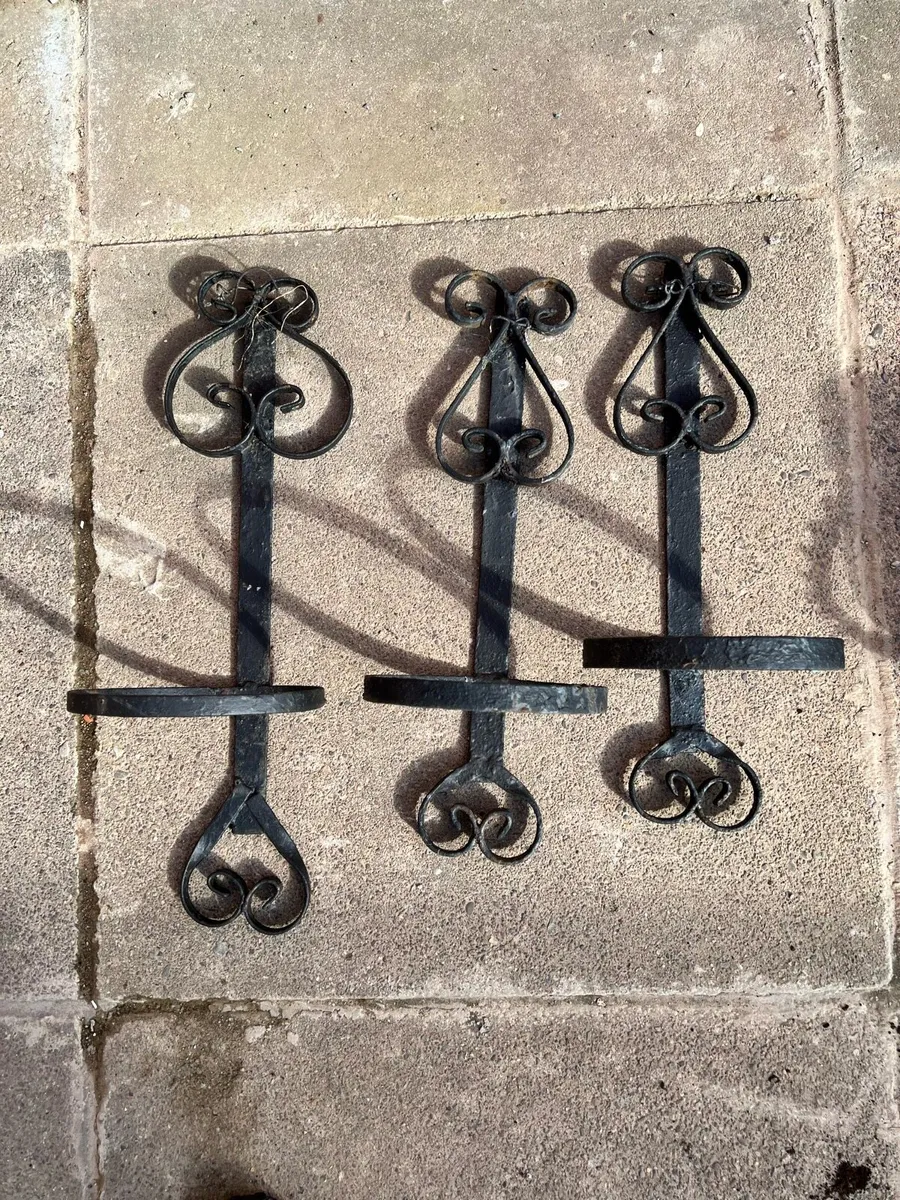 Garden ornament plant pot holders. - Image 1