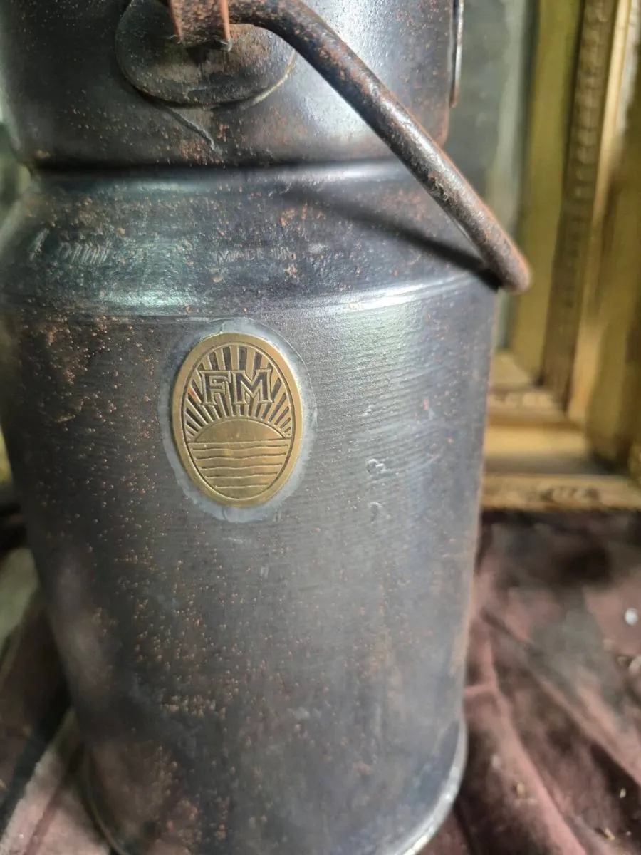 Antique 4pt milk churn. - Image 3
