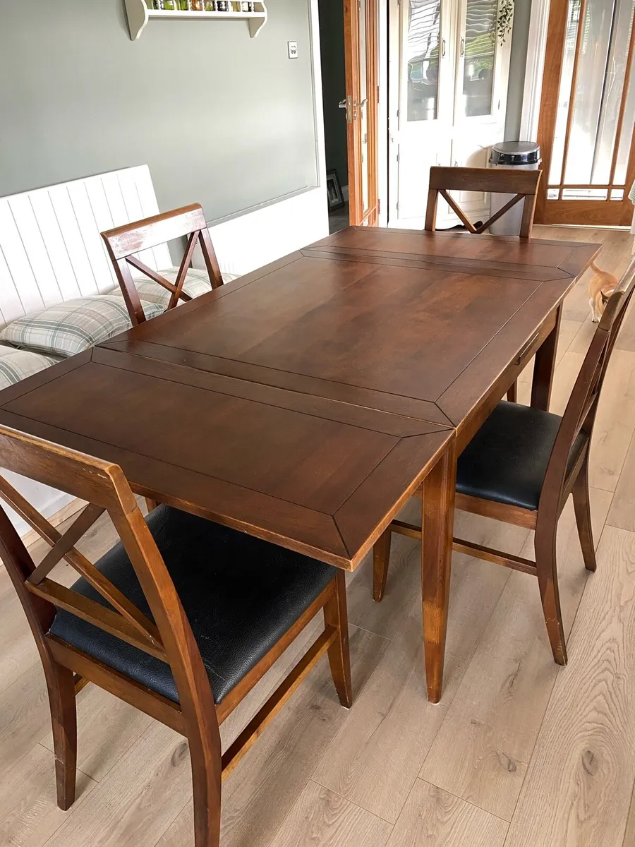 For sale: Solid wood extendable table with 6 chair - Image 4