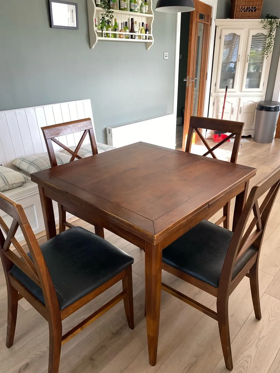 For sale: Solid wood extendable table with 6 chair - Image 1