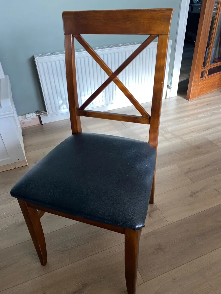 For sale: Solid wood extendable table with 6 chair - Image 2