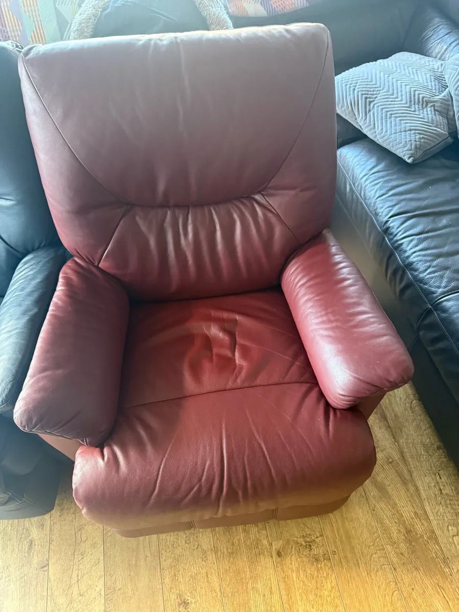 Two Leather reclining armchairs - Image 1
