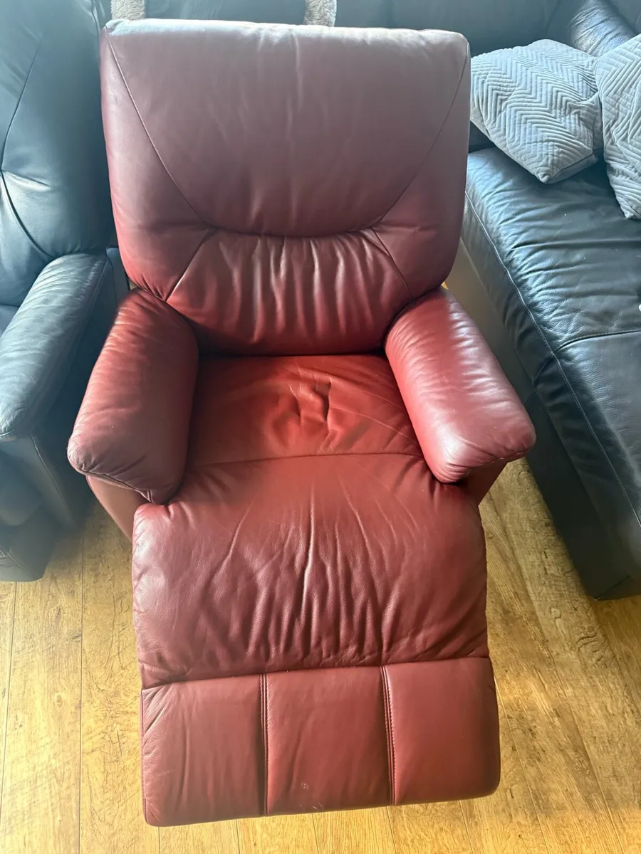 Two Leather reclining armchairs - Image 2