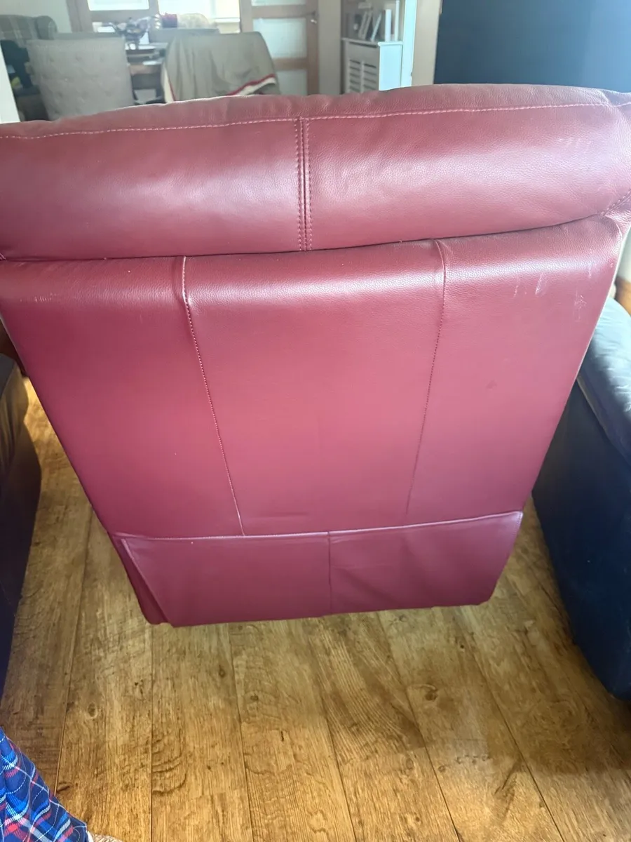 Two Leather reclining armchairs - Image 3