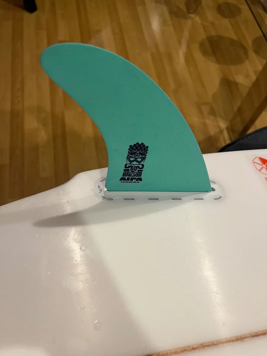 Beach Beat Fish Surfboard 5’7” + Brand-New Fins - Image 3