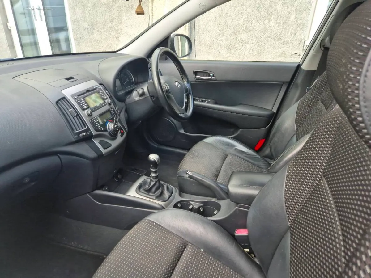 2010 Hyundai i30 1.6 CRDi 218km - Image 2