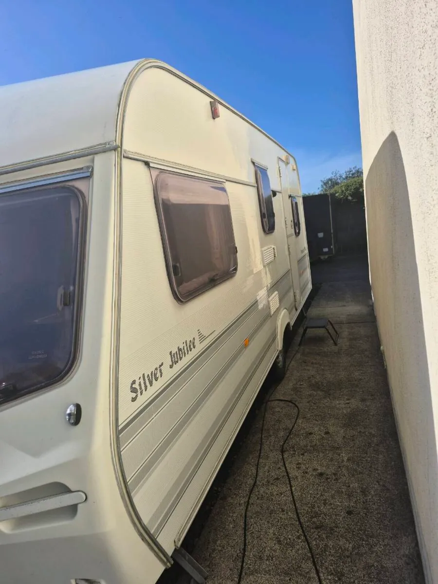 Caravan - Image 2