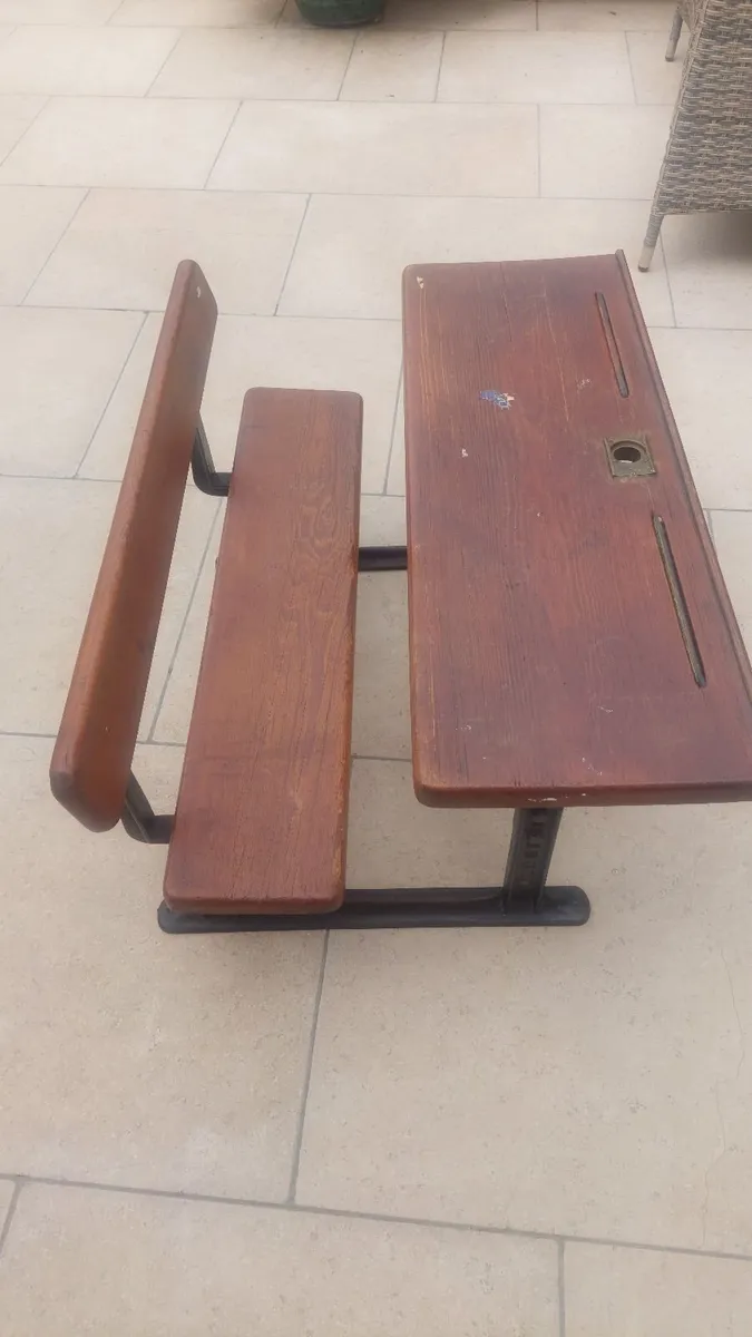 School desk - Image 1