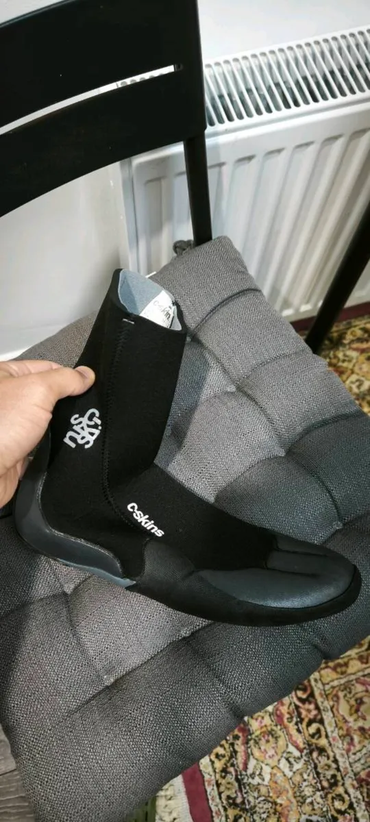 C-Skins 5/4/3mm Wetsuit (M) + 5mm Boots (UK 9) - Image 4