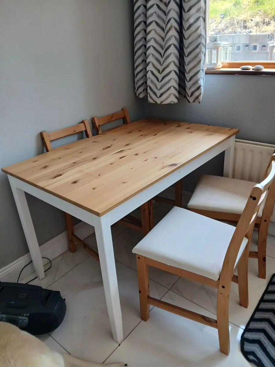 Kitchen table & 4 chairs - Image 1
