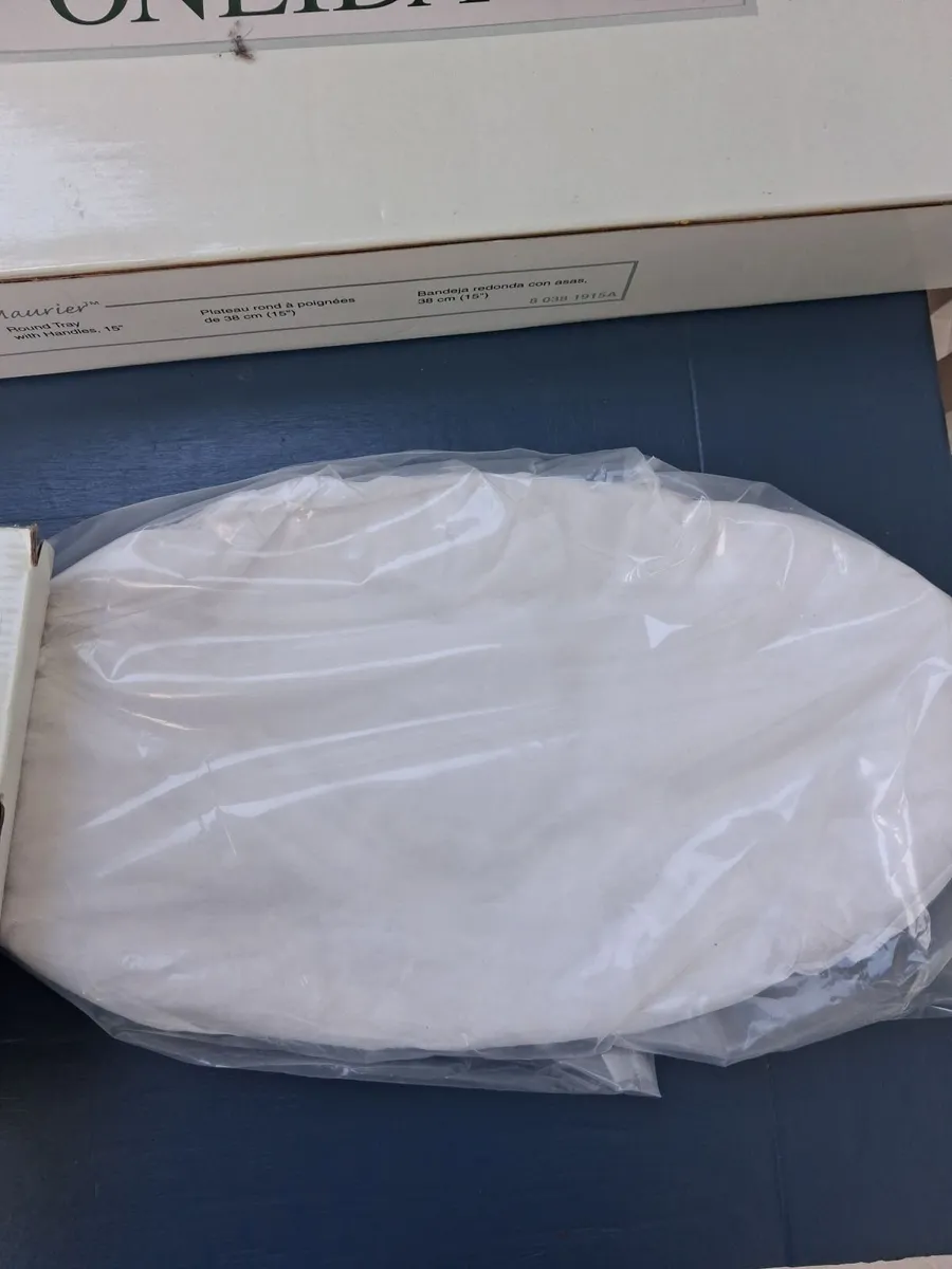 Oneida 14" Roll Tray. - Image 1