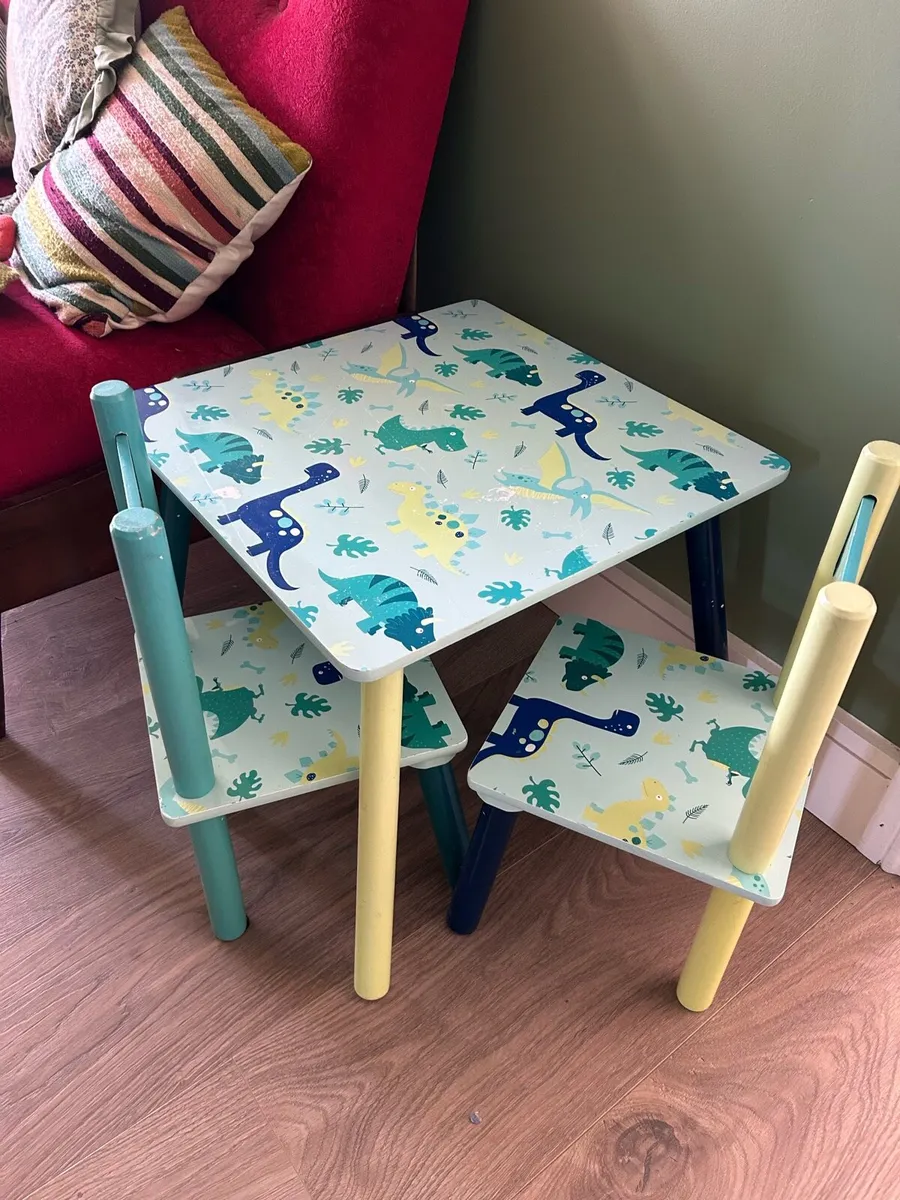 Kids table and chairs