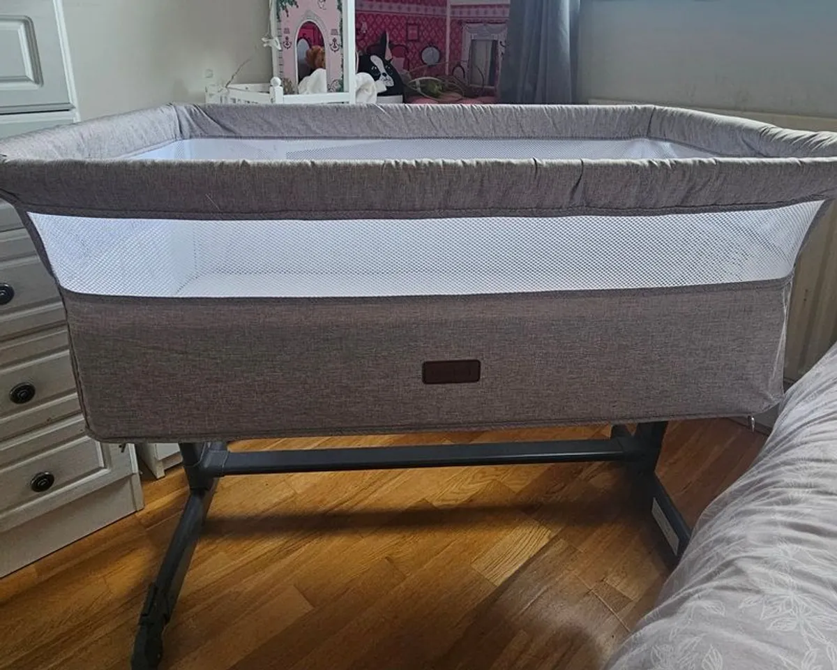 Babylo Nested Cozi Sleeper Bedside Cot Grey - Image 1