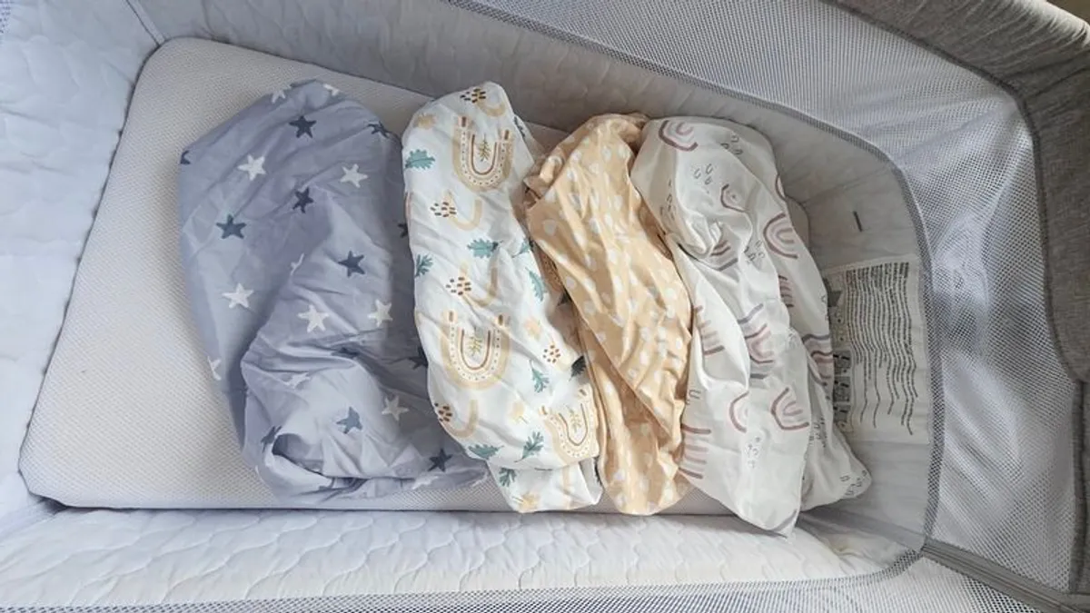 Babylo Nested Cozi Sleeper Bedside Cot Grey - Image 4