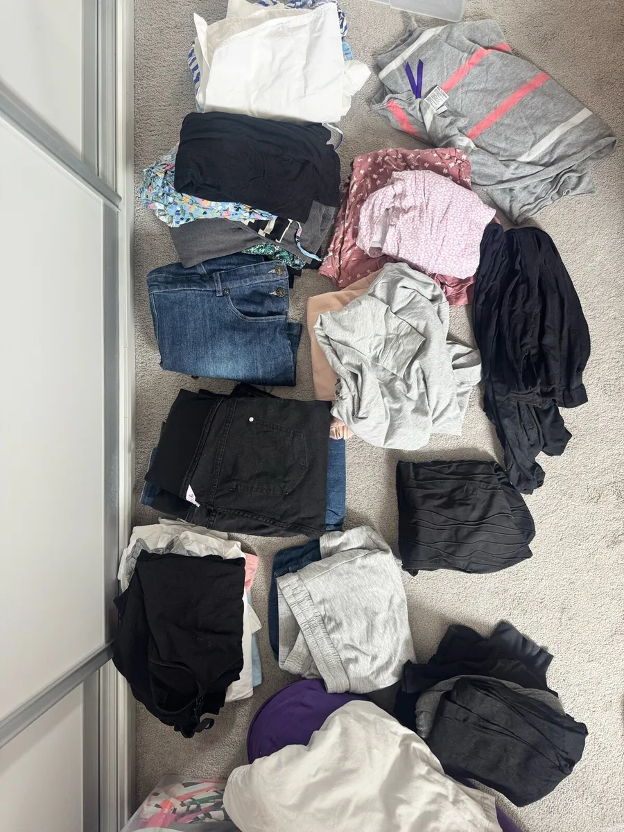 Maternity clothes bundles - Image 1