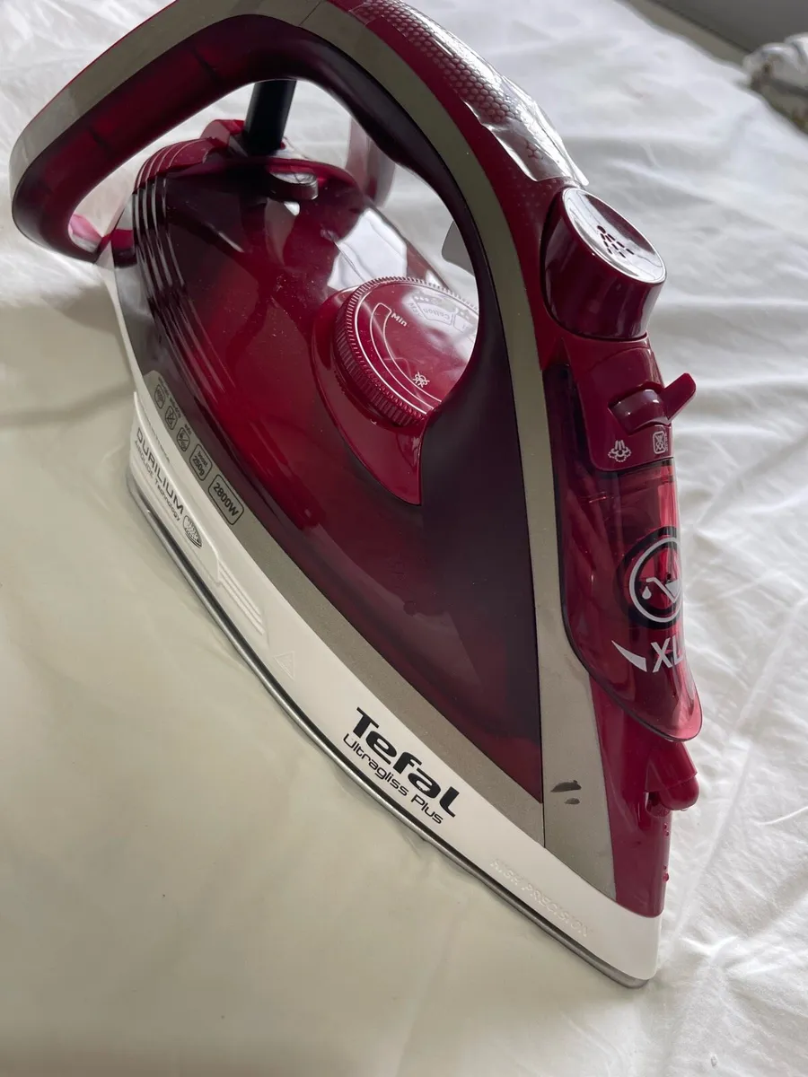 Tefal Ultragliss Plus 2800W Steam Iron - Brand New - Image 2