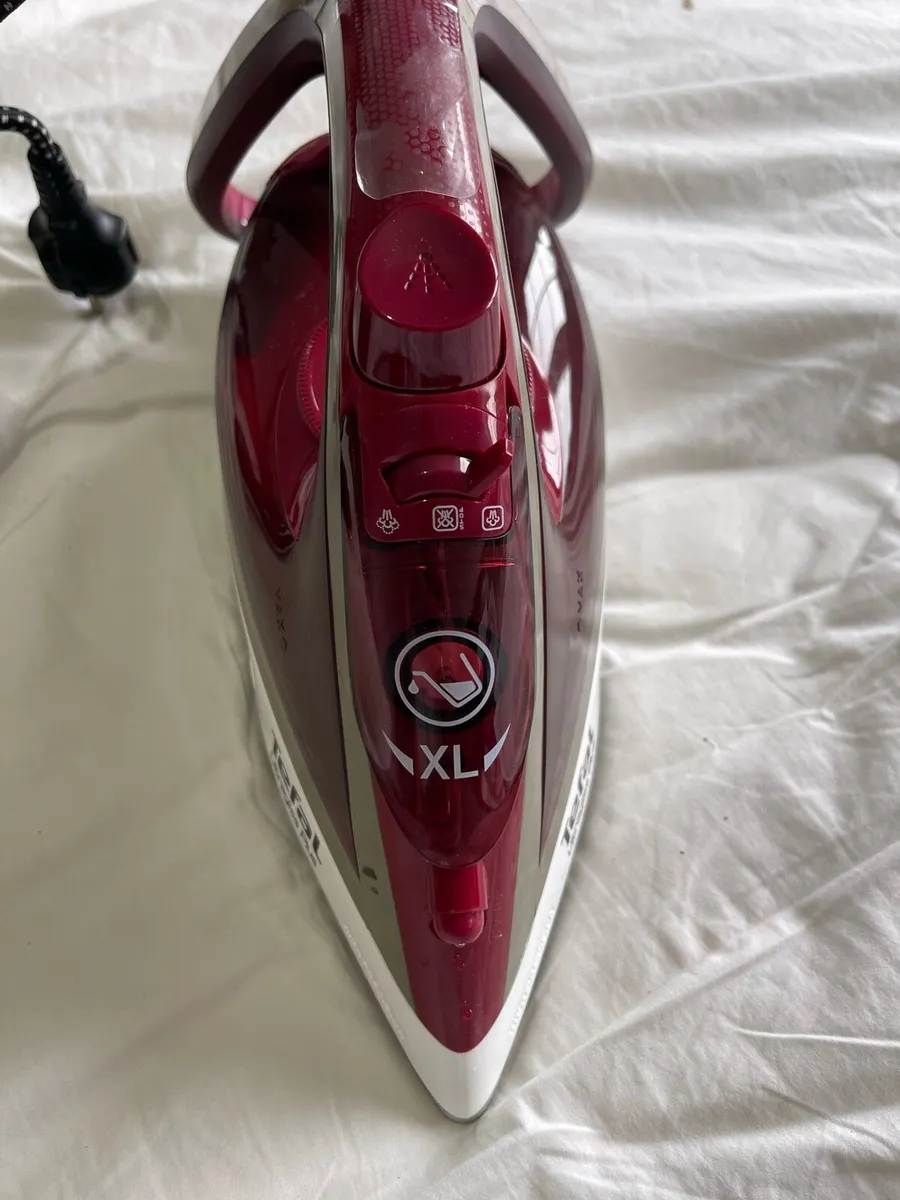 Tefal Ultragliss Plus 2800W Steam Iron - Brand New - Image 4