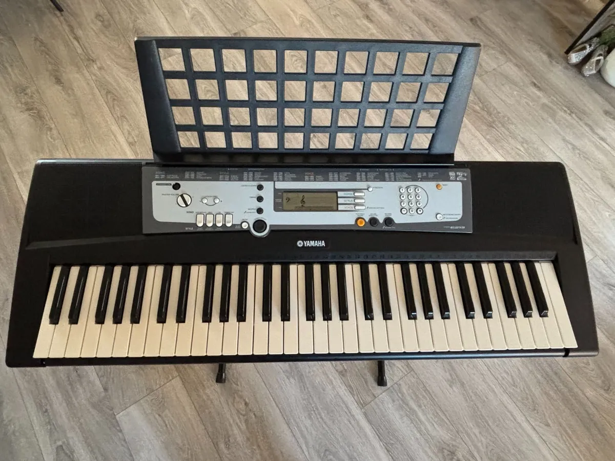 Yamaha 61-Key Keyboard,Gig Bag, X-Frame,Dust cover - Image 2