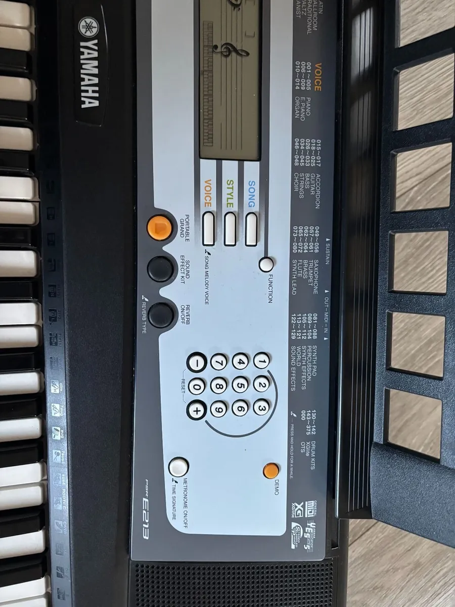 Yamaha 61-Key Keyboard,Gig Bag, X-Frame,Dust cover - Image 3