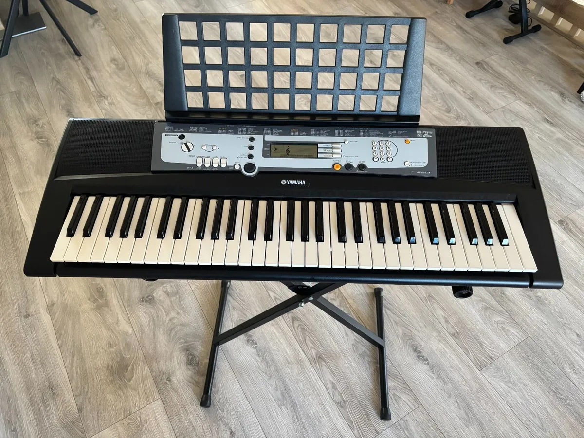 Yamaha 61-Key Keyboard,Gig Bag, X-Frame,Dust cover - Image 1